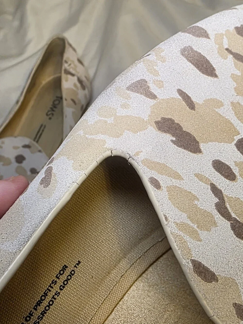 TOMS Women Cream and Brown Camoflauge Patterned Slip-On Loafer Shoes Size 5.5